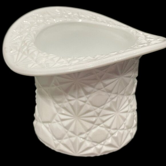 Vintage Fenton Milk Glass Top Hat Daisy And Button Pattern - Picture 6 of 6